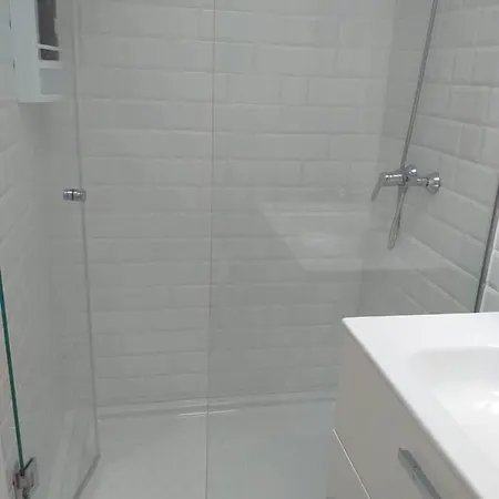 Luxury With Jacuzzi In The Heart Of Lanza Villa